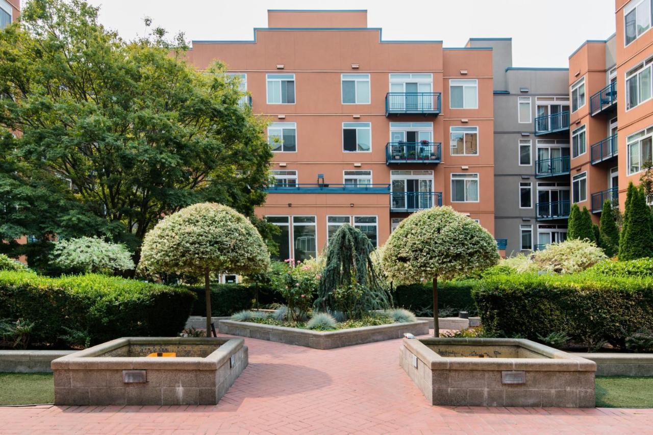 City Water View Oasis With Pool & Gym Near Cruise In Heart Of Seattle Exterior photo