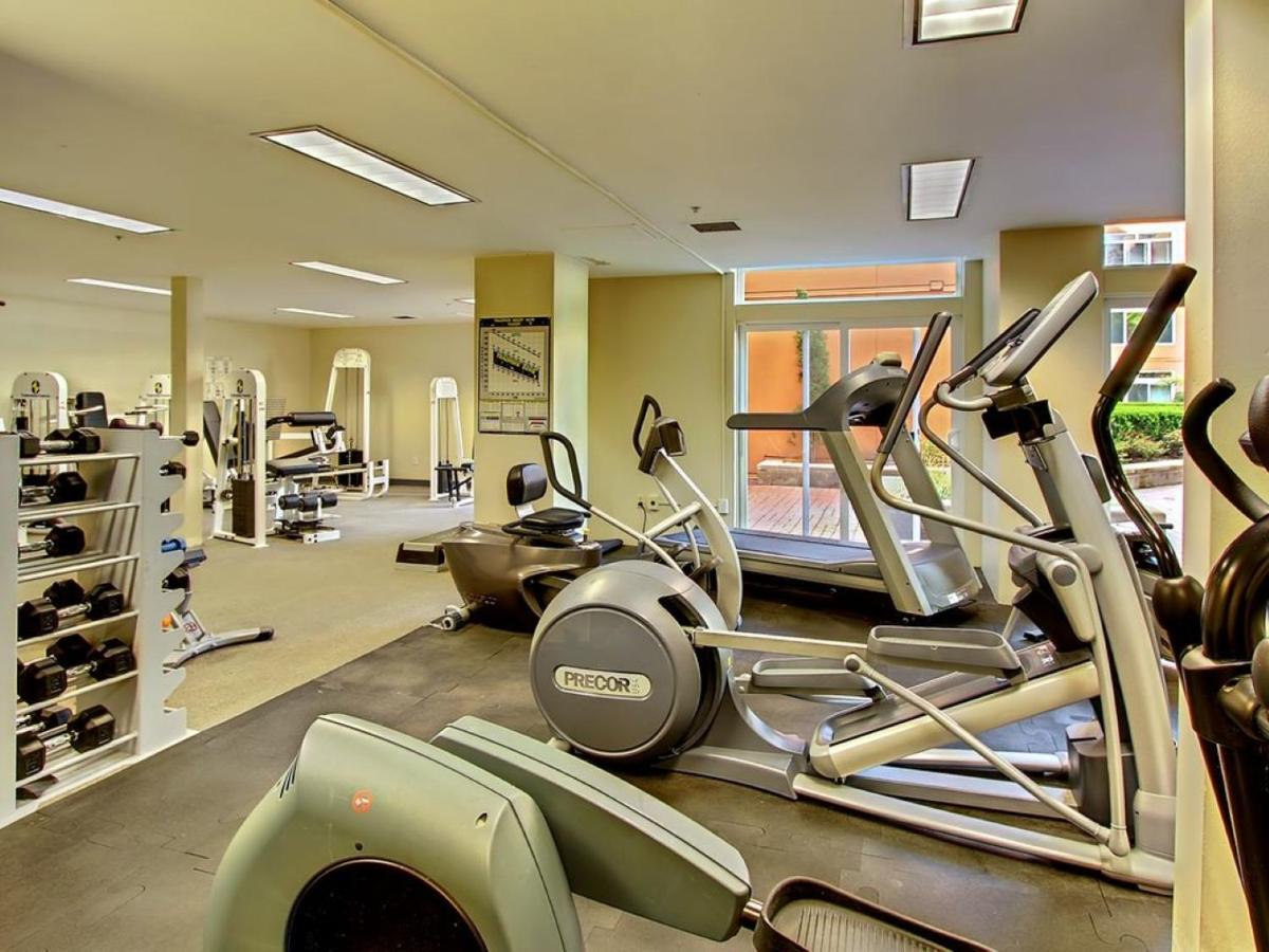 City Water View Oasis With Pool & Gym Near Cruise In Heart Of Seattle Exterior photo