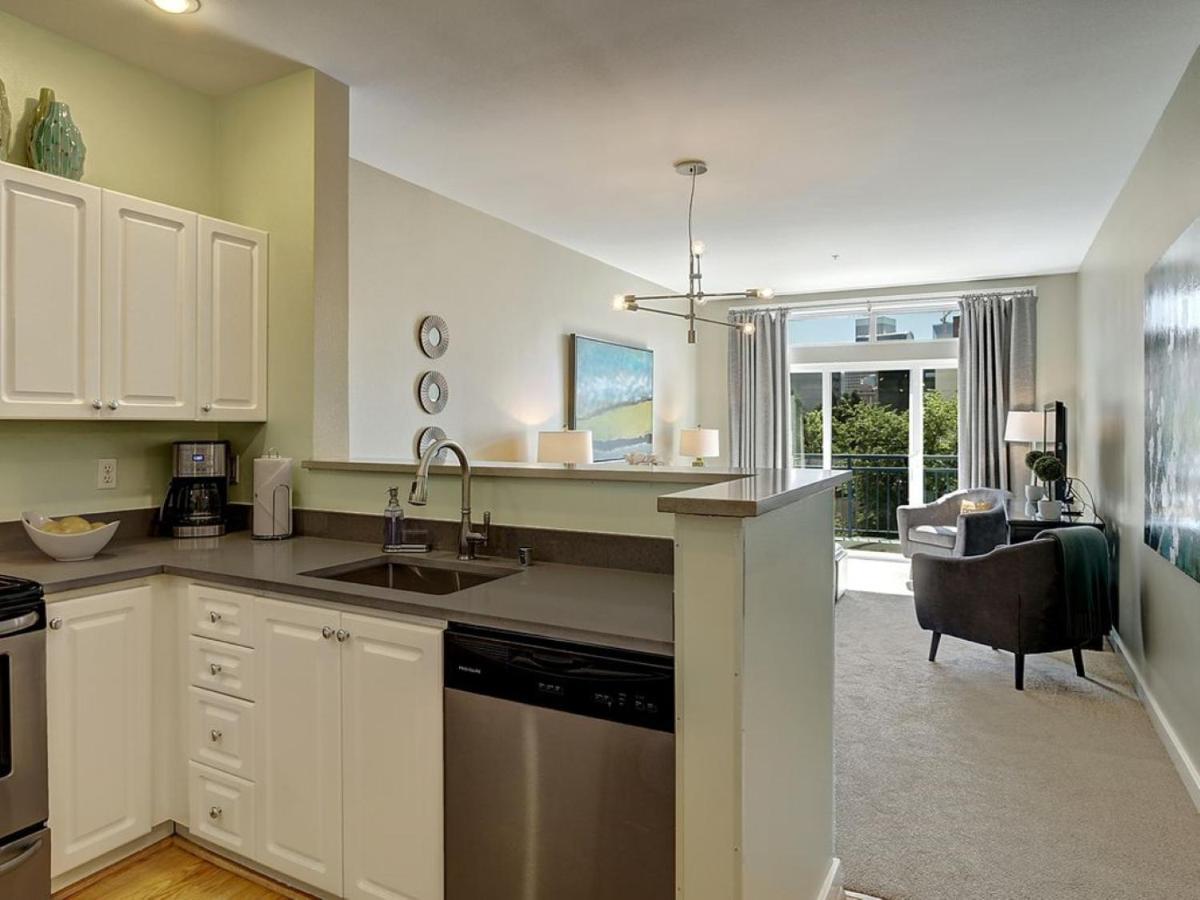 City Water View Oasis With Pool & Gym Near Cruise In Heart Of Seattle Exterior photo